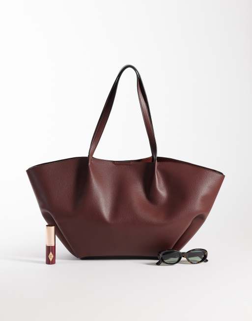 Bolso tote burdeos con pinzas en las costuras de ASOS DESIGN, 2 de 4