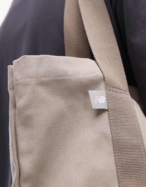 Bolso tote color piedra Athletics de New Balance, 3 de 4