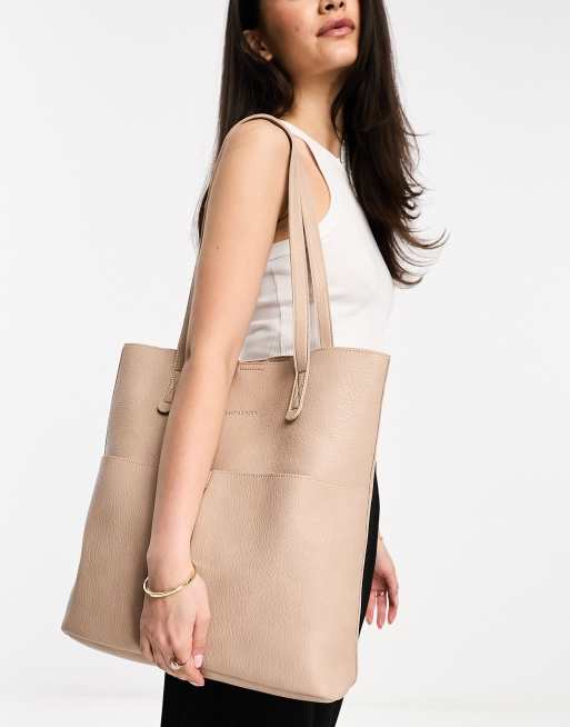 Bolso tote color topo holgado suave con detalle de dos bolsillos de Claudia Canova