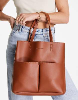 Bolso tote color tostado sin forro con dos bolsillos y cartera extraíble de Claudia Canova