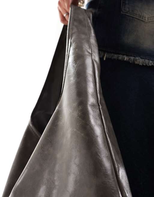 Bolso tote de hombro gris desgastado holgado de Public Desire, 2 de 4
