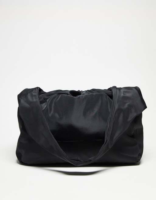 Bolso tote grande negro estilo bandolera Midnight de Basic Pleasure Mode