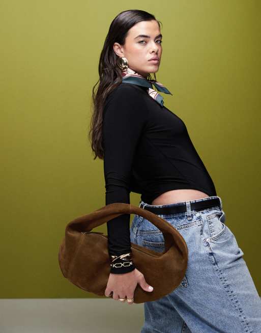 Bolso tote marrón chocolate con diseño curvado y holgado de ante de ASOS DESIGN, 3 de 4
