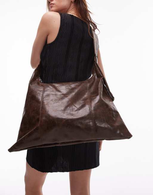 Bolso tote marrón chocolate estilo bandolera con acabado efecto craquelado Chloe de Topshop, 3 de 4