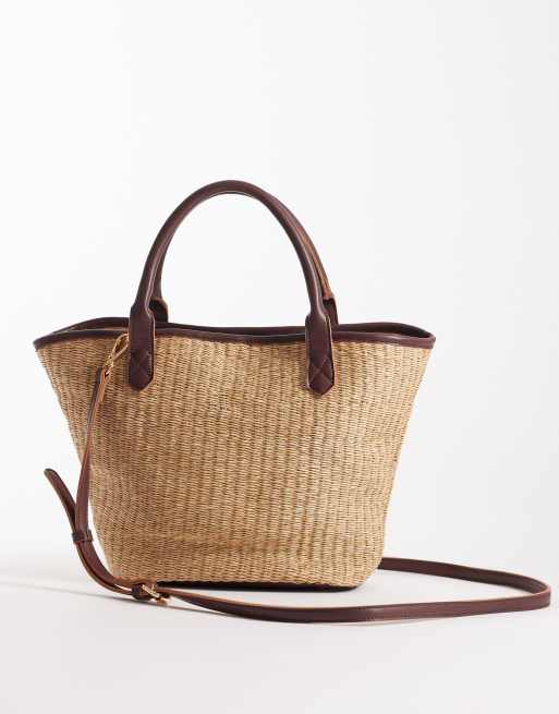 Bolso tote mediano marrón y beis con correa bandolera de paja de PASQ, 3 de 4