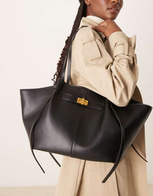 Bolso tote mediano negro con diseño estilo clutch con asas y detalle dorado de cuero sintético de Gina Tricot