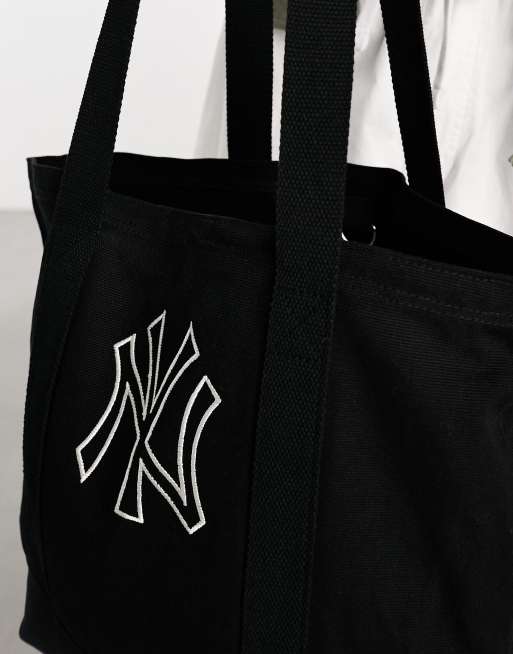 Bolso tote negro con diseño de NY premium de New Era, 2 de 4