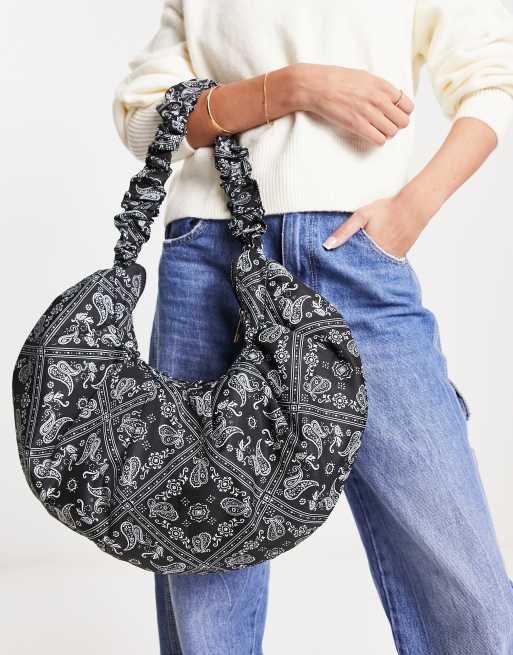 Bolso tote negro con estampado floral tipo bandana de Glamorous