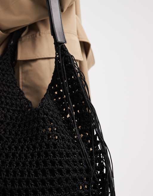 Bolso tote negro flexible con diseño entretejido y flecos de Glamorous, 2 de 4