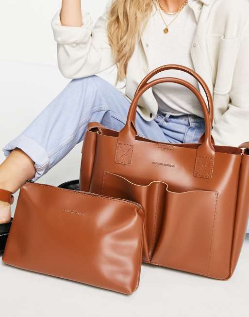 Bolso tote tostado con doble bolsillo de Claudia Canova