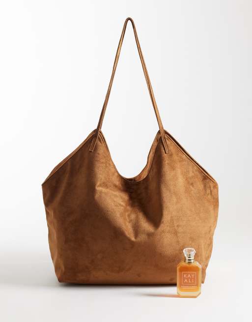 Bolso tote tostado con dos correas y detalle de pico de antelina de PASQ, 2 de 4