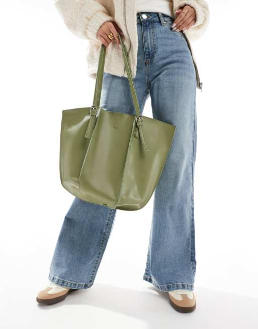 Bolso tote verde oliva con pliegues de PASQ, 3 de 4