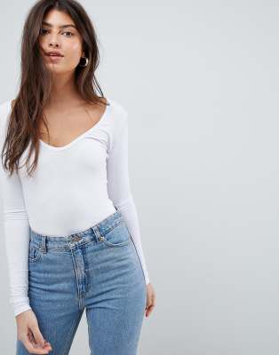 Boohoo basic long sleeve v neck body in white White