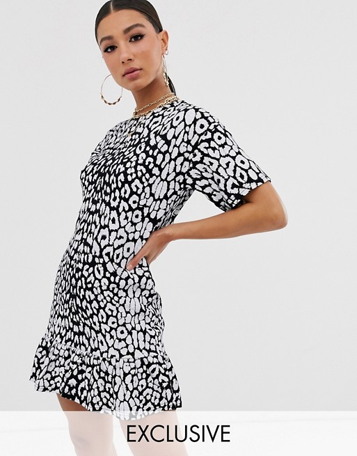 Boohoo exclusive frill hem t-shirt dress in leopard print