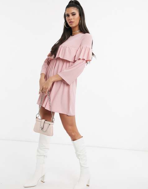 Boohoo – Exklusives, geripptes Hängerkleid in Blassrosa mit Rüschenärmeln