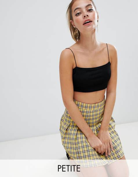 Boohoo Petite – Schlichtes, trägerloses Oberteil mit kurzem Schnitt in Schwarz