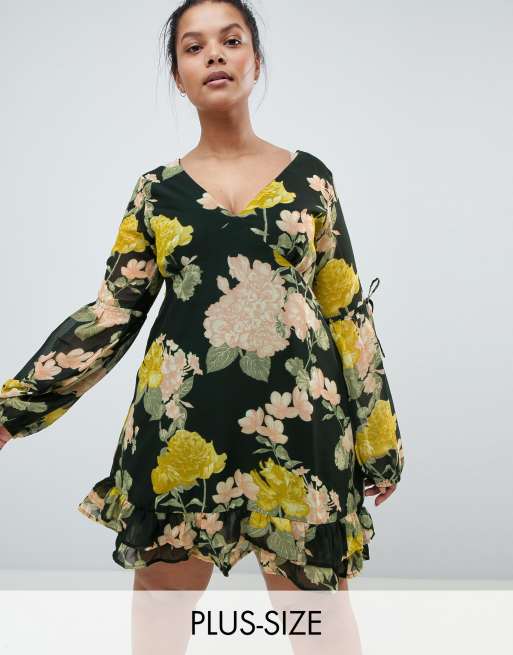Boohoo Plus – Geblümtes Minikleid mit Rüschensaum