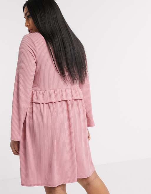 Boohoo Plus Gesmoktes Kleid mit Ruschen in Rosa ASOS