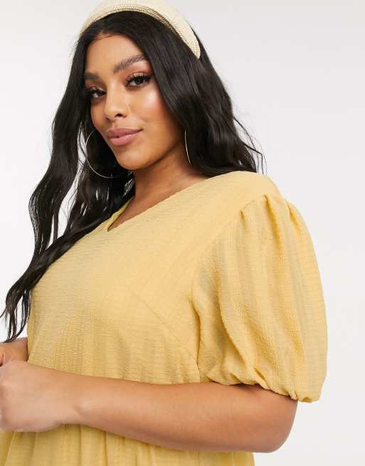 Boohoo Plus - gul seesucker lagdelt smockkjole, 3 af 4