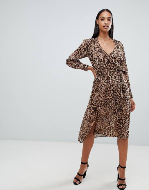 Boohoo - Vestito midi a portagolio con maniche lunghe maculato