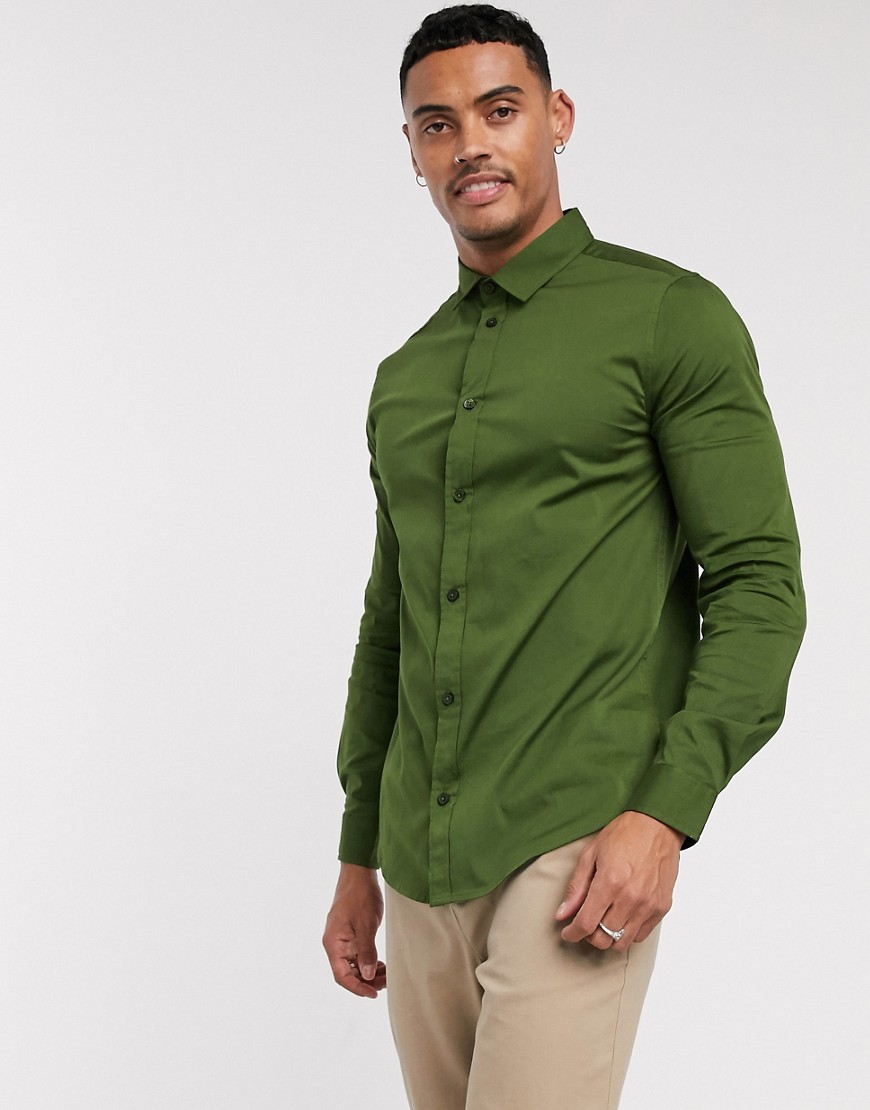 boohooMAN - Camicia attillata a maniche lunghe in popeline kaki-Verde