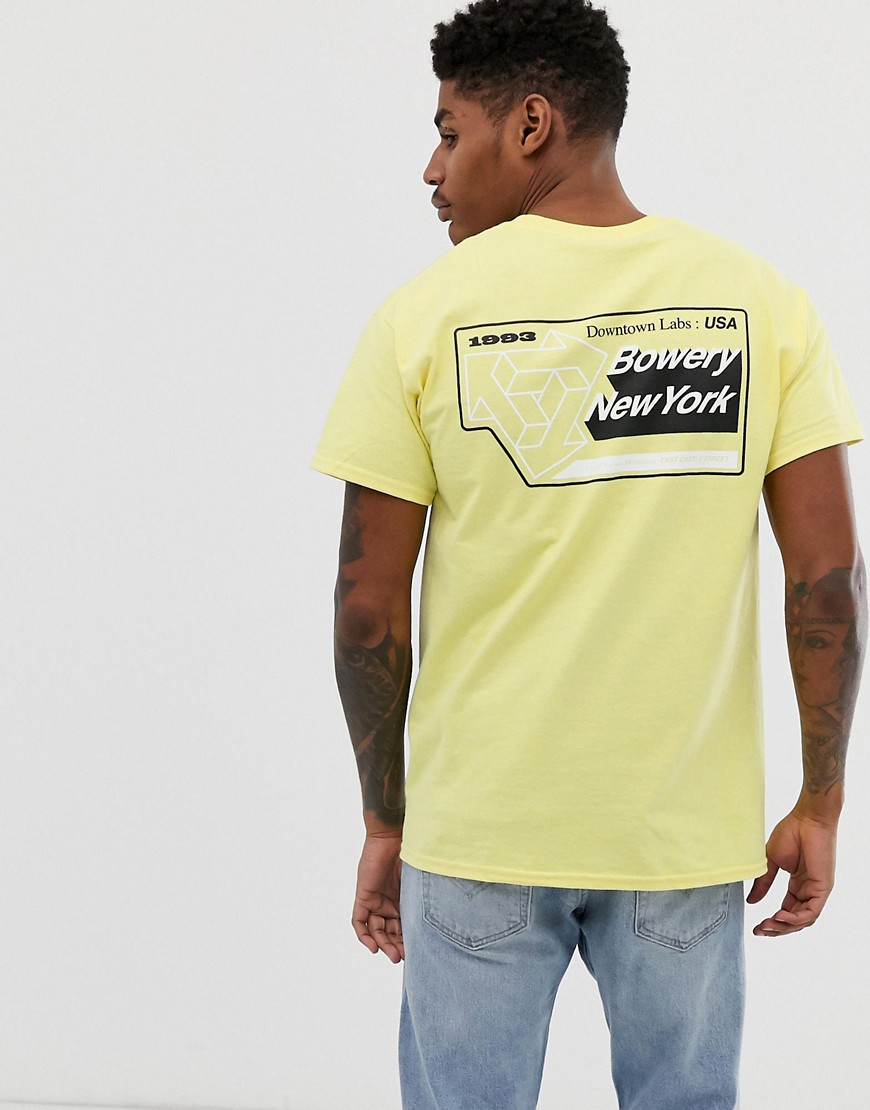 BoohooMAN - T-shirt gialla con scritta Bowery stampata sul retro-Giallo