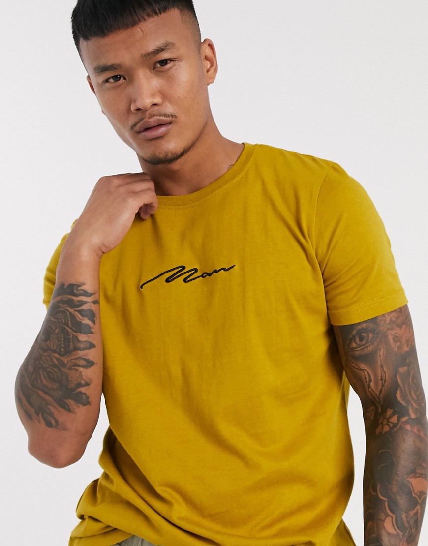 BoohooMAN - T-shirt gialla con scritta Man ricamata-Giallo