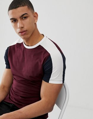 Bordeaux tætsiddende t-shirt med farveblokkeærmer fra New Look-Rød