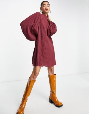 фото Бордовое фактурное платье мини свободного кроя с объемными рукавами lola may-красный