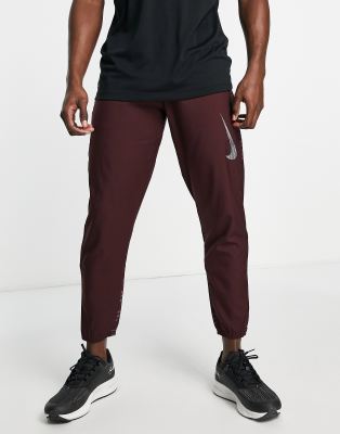 фото Бордовые джоггеры nike running run division challenger dri-fit-красный