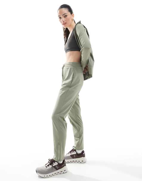 Born Living Yoga – Airla – Leichte Jogginghose in Military-Grün - view 1
