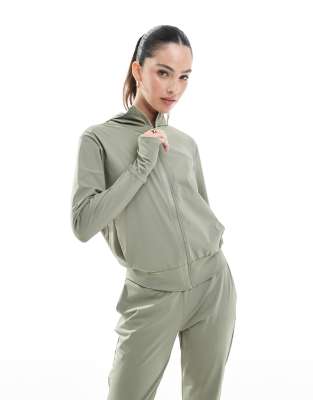 Born Living Yoga - Airla - Leichte Sportjacke in Military-Grün mit Kapuze