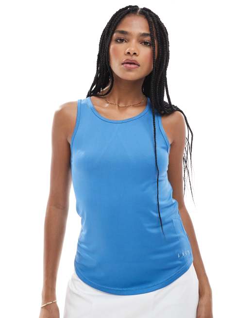 Born Living Yoga – Daila – Tanktop in Seladonblau mit Rückenausschnitt