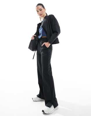 Born Living Yoga - Leila - Bequeme gerade geschnittene Hose in Schwarz