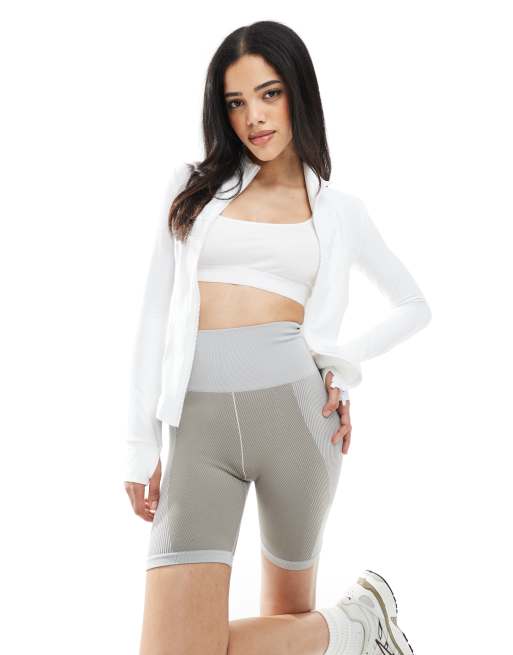 Born Living Yoga – Malia – Nahtlose Shorts in Grau/Grau