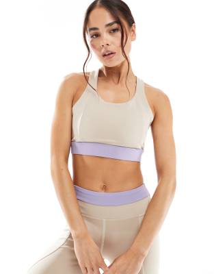 Born Living Yoga - Navani - Wendbarer Sport-BH in Beige mit herausnehmbaren Pads-Neutral