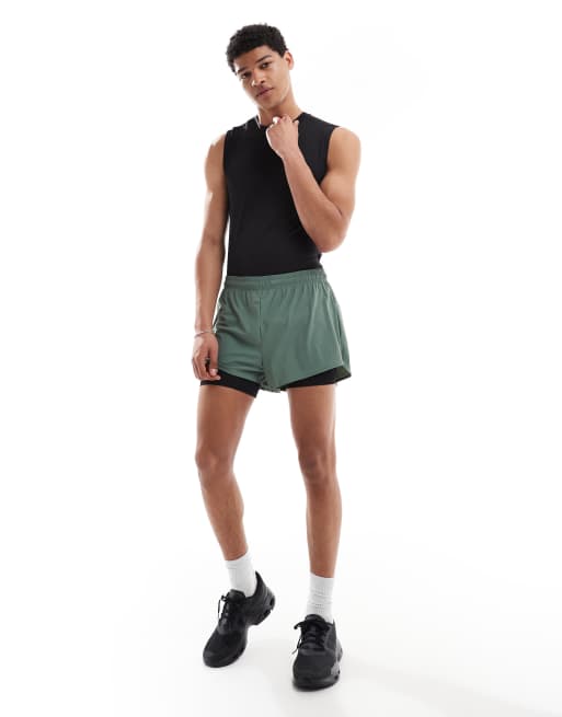 Born Living Yoga – Ontario – Sport-Shorts in Spargel-Grün/Schwarz mit integriertem Slip