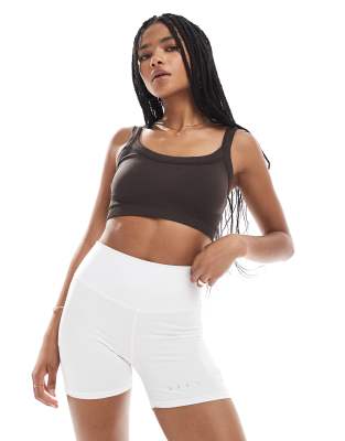 Born Living Yoga - Retro - Shorts in Weiß mit Seitentasche