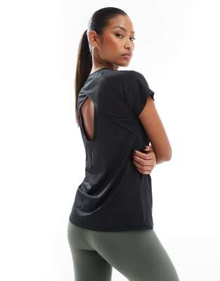 Born Living Yoga - Tora - T-Shirt in Schwarz