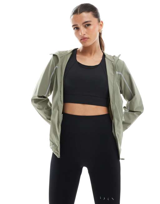 Born Living Yoga – Ulani – Windjacke in Camuflaje