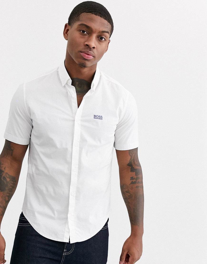 BOSS Athleisure - Overhemd met stretch en korte mouwen en logo in wit