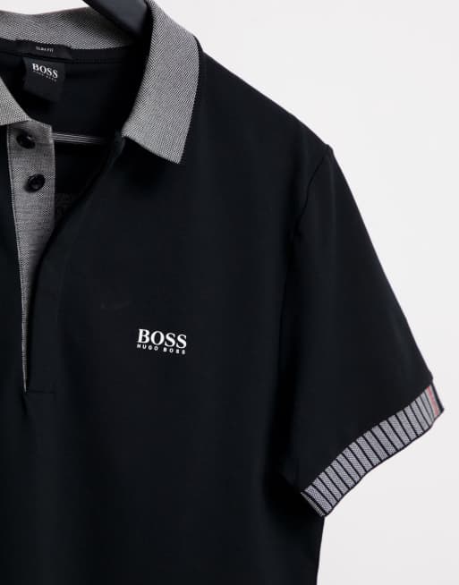 BOSS – Athleisure Paule – Polohemd mit 2 Zierstreifen und Logoprint, 3 von 4