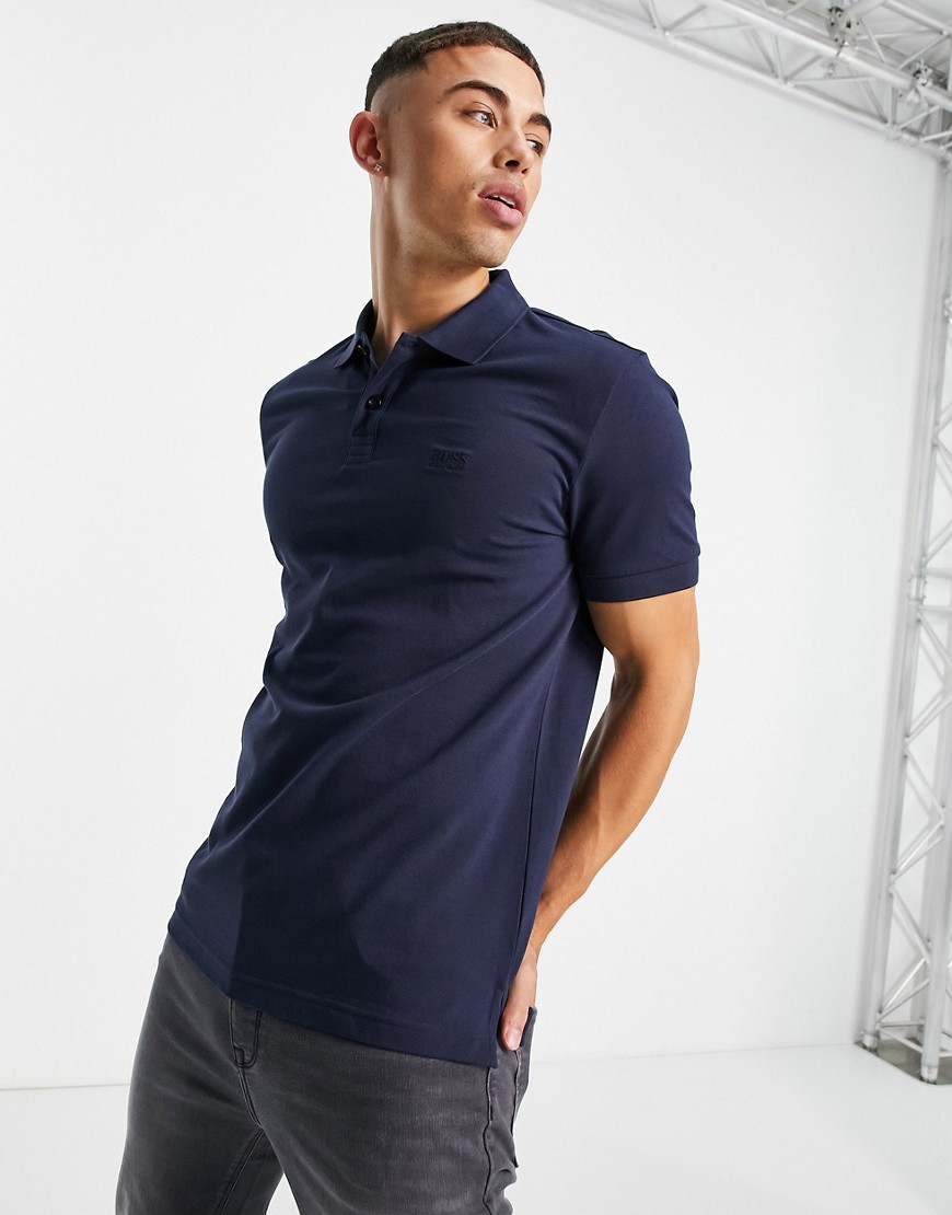 BOSS Athleisure - Piro - Poloskjorte i ensfarvet med logo-Marineblå