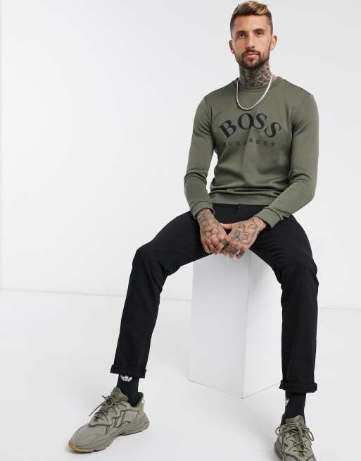 BOSS Athleisure – Salbo – Kakifärgad sweatshirt i smal modell med stor logga, 4 av 4