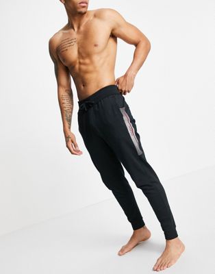 BOSS Bodywear – Jogginghose mit Logo an der Seite in Schwarz