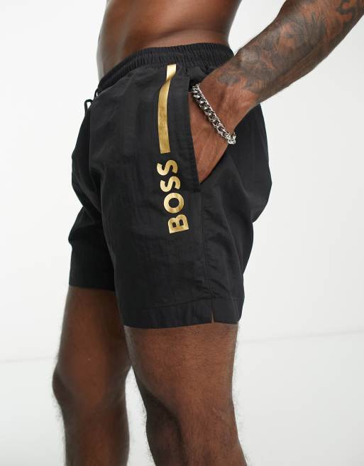 BOSS Bodywear – Ole – Czarne szorty kąpielowe ze złotym logo