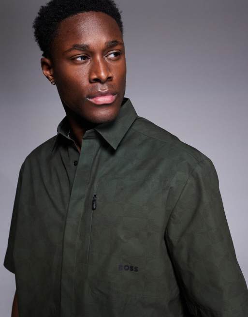 BOSS Green - Bechno - Chemise technique décontractée à manches courtes et imprimée sur l'ensemble - Vert foncé, 2 de 4
