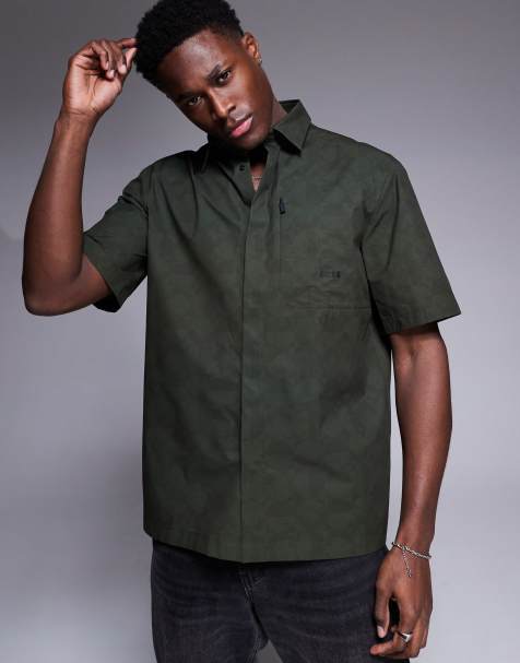 BOSS Green – Bechno – Ciemnozielona luźna koszula funkcyjna z krótkimi rękawami i wzorem na całości - view 1