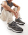 Thumbnail 1 van 5