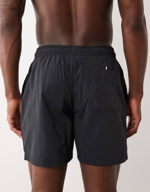 BOSS – Louis – Gestreifte Badeshorts in Schwarz, 5 von 5